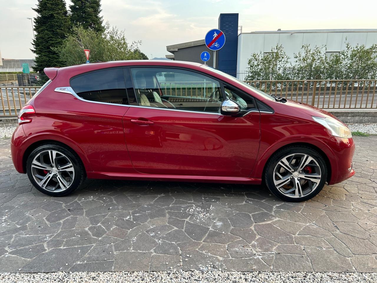 Peugeot 208 GTi - 2015 1.6 THP 200 CV 77.000 KM