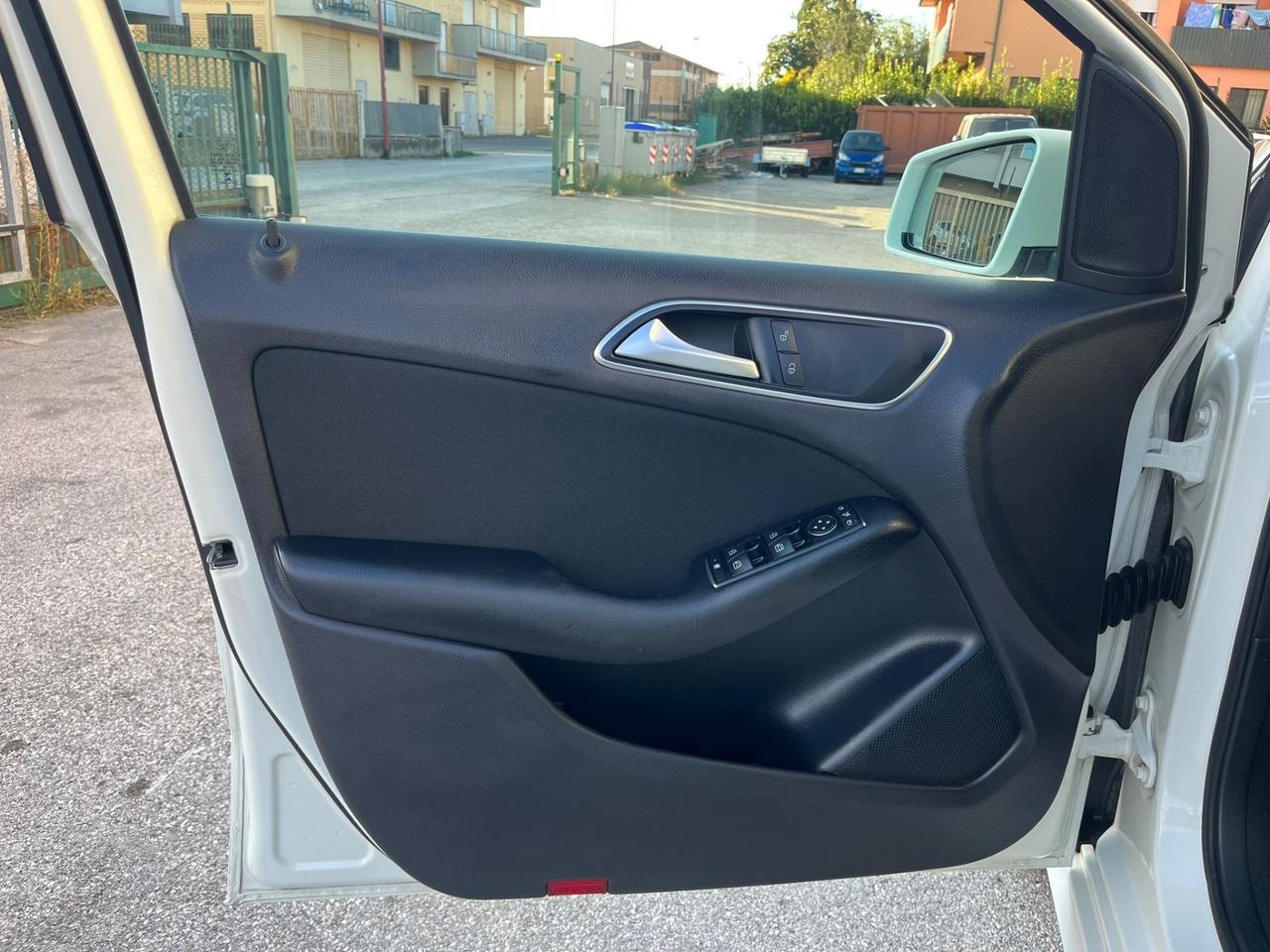 Mercedes-benz B 200 NGD. Benzina/metano