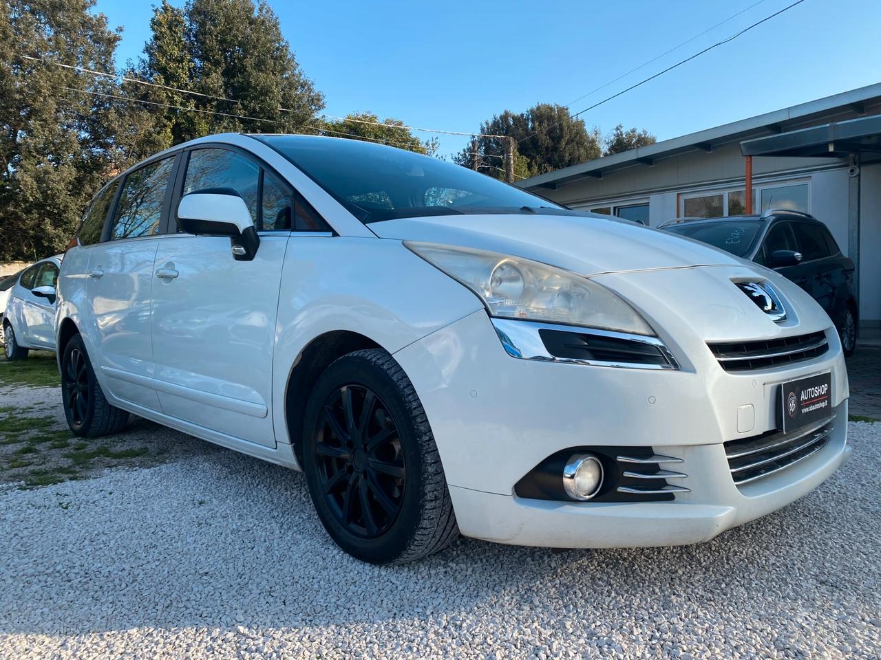 PEUGEOT - 5008 - 1.6 8V e-HDi 112CV S.&S. c.r. Fel. - FINANZIABILE