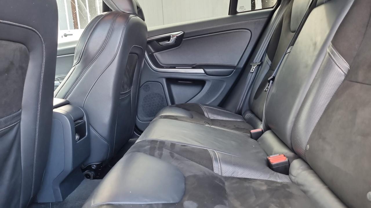 Volvo V60 D4 Geartronic R-design Momentum