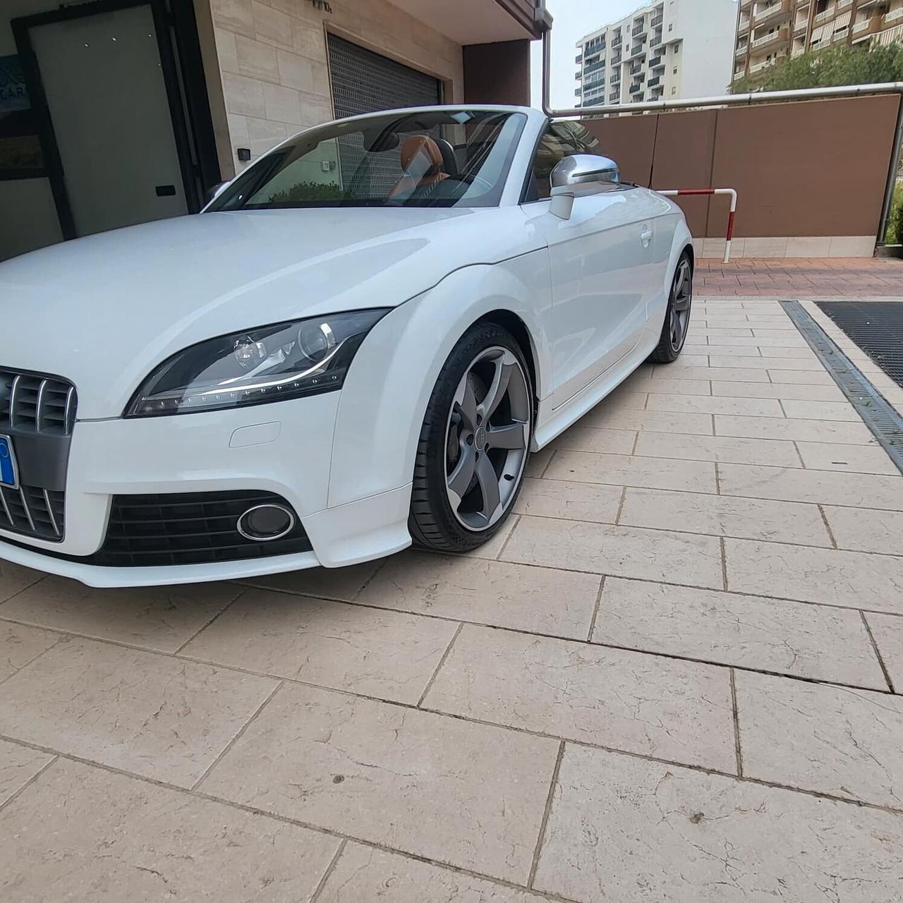 Audi TT TTS Roadster 2.0 272 CV TFSI quattro S tronic