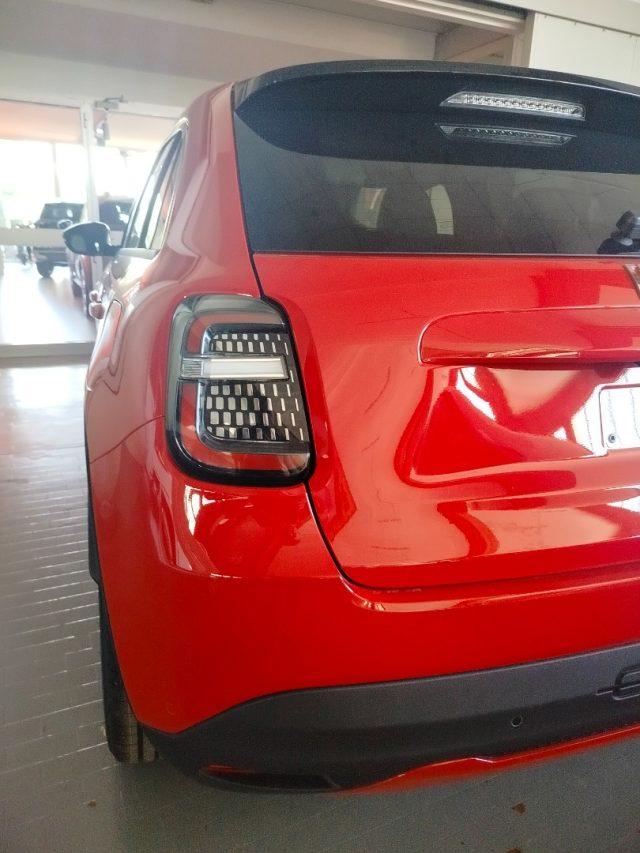FIAT 600 Hybrid 110cv DCT MHEV La Prima km0