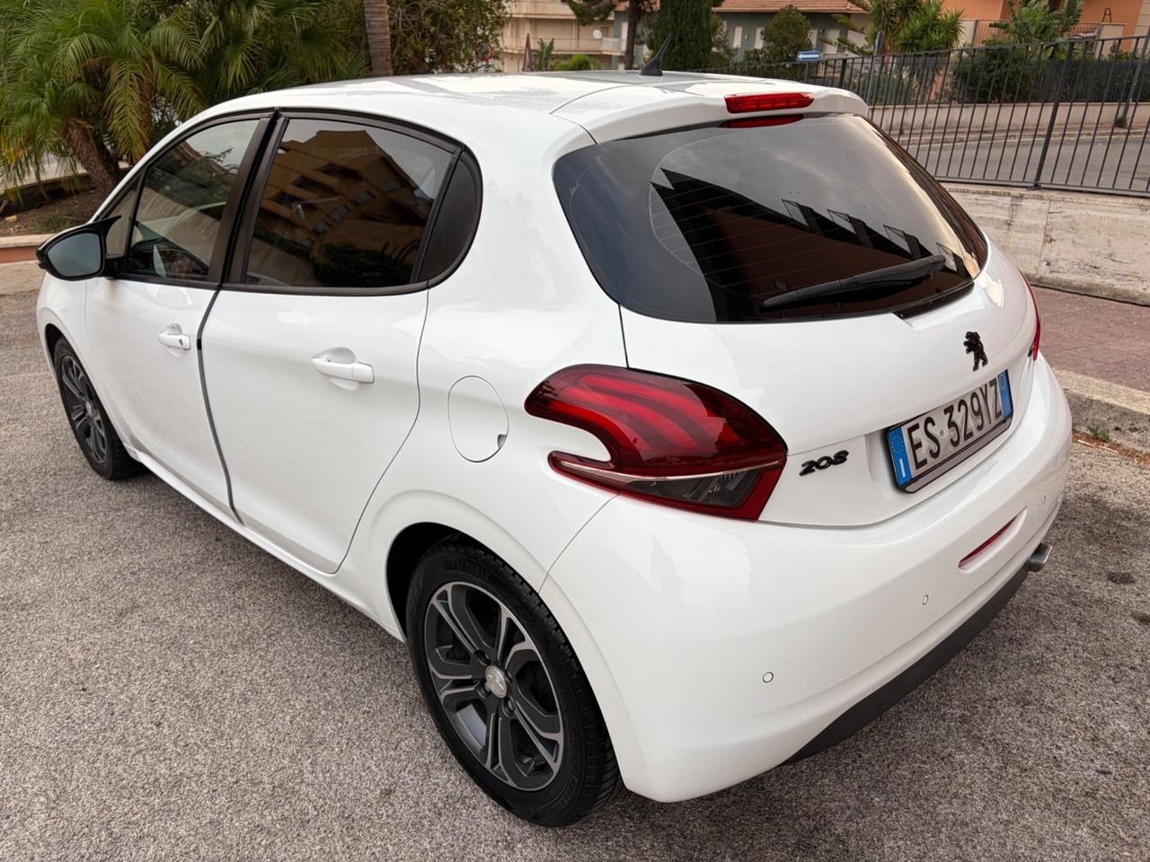 Peugeot 208 1.4 HDi 68 CV strafull
