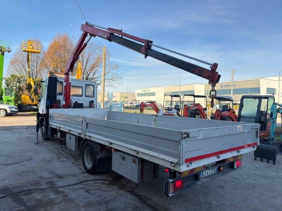 Autocarro IVECO 75E14 con gru Amco Veba 704/2S