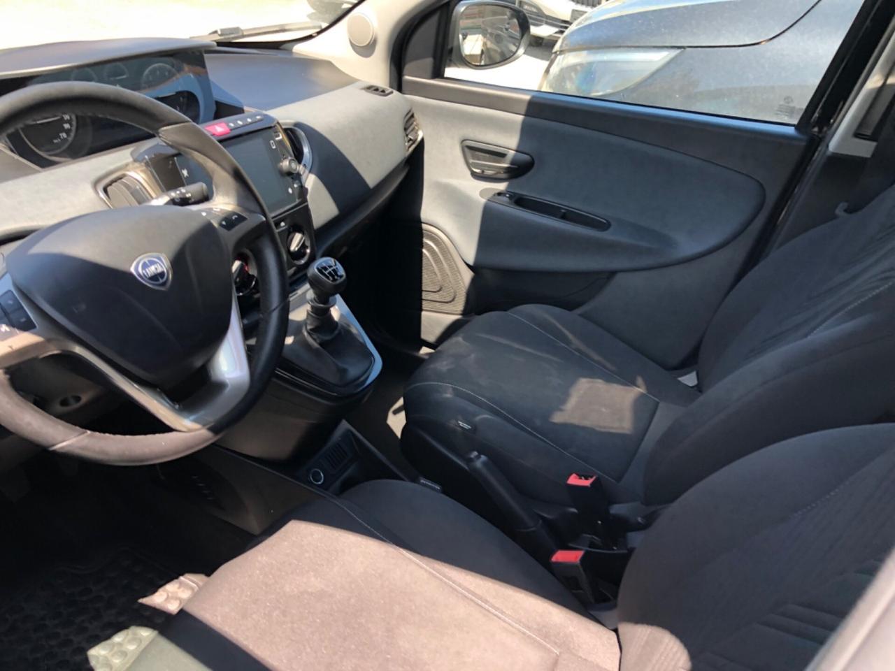 Lancia Ypsilon 1.0 FireFly 5 porte S&S Hybrid Gold