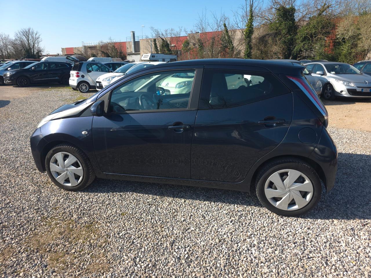 Toyota Aygo 1.0 VVT-i 69 CV 5 porte x-play MMT