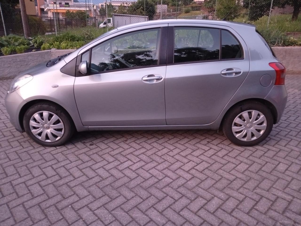 Toyota Yaris 1.0 5 porte AUTOMATICA