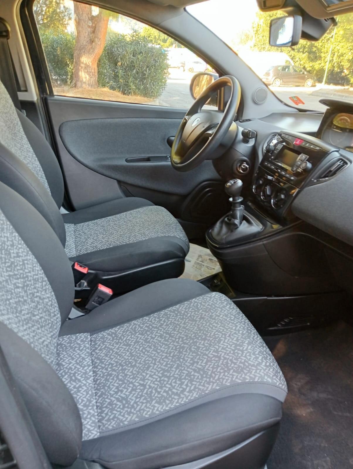 Lancia Ypsilon 1.0 FireFly 5 porte S&S Hybrid Ecochic Gold