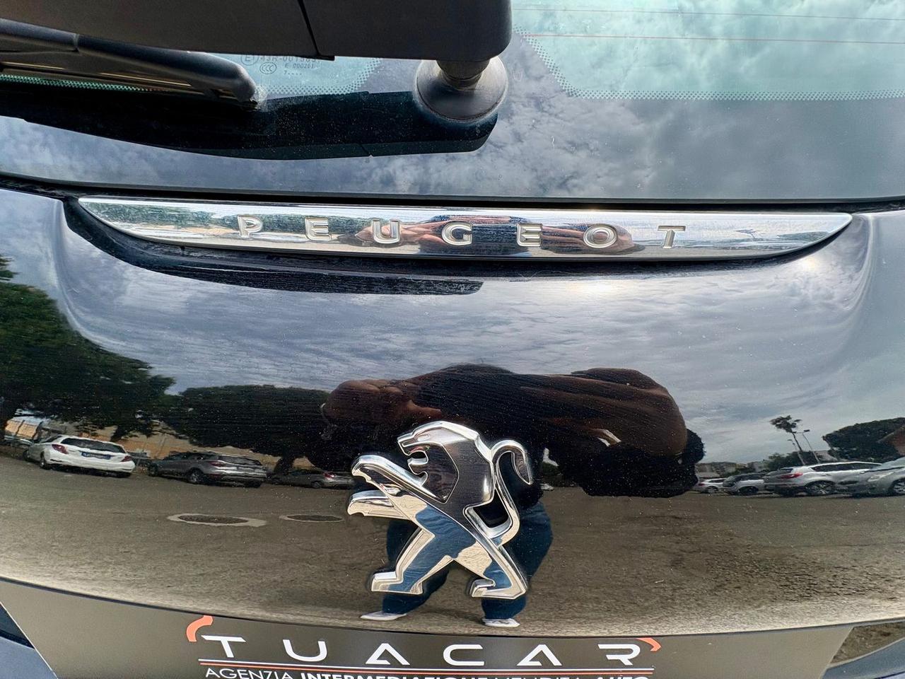 Peugeot 208 Allure 1.6 Blue HDI 75 #10654