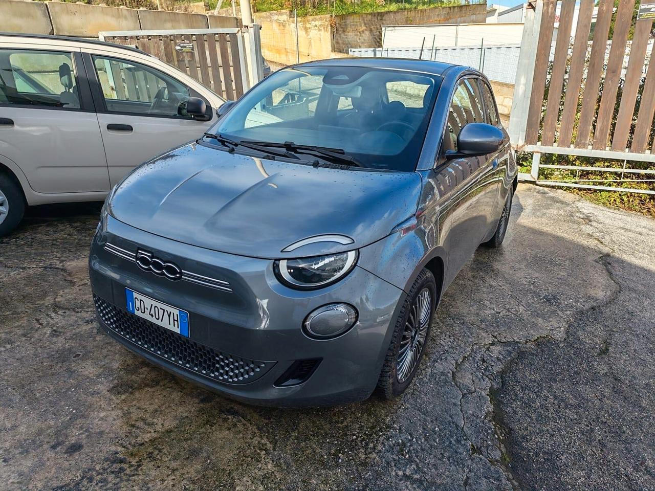Fiat 500 500e Berlina 42 kWh La Prima