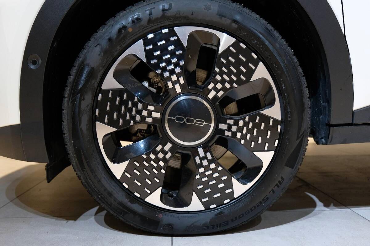 Fiat 600 Hybrid 100 CV DCT MHEV La Prima