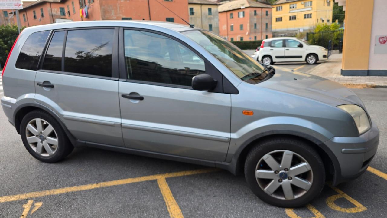 Ford Fusion 1.6 16V 5p. Leather