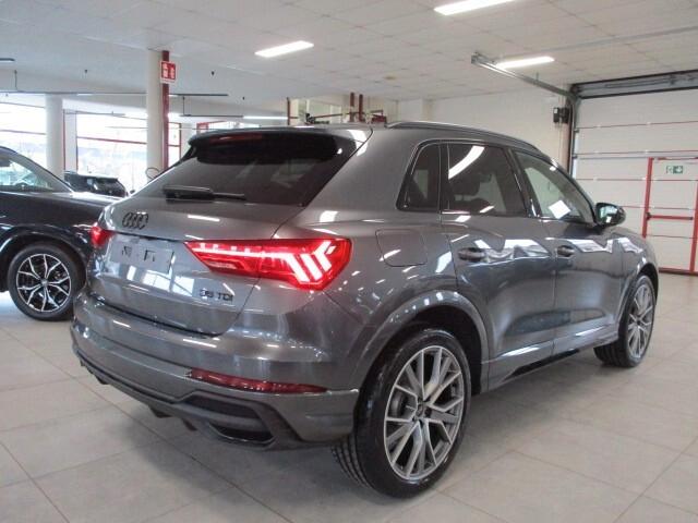 Audi Q3 SUV (35) Blackline 2.0 TDI 150CV S-Tronic