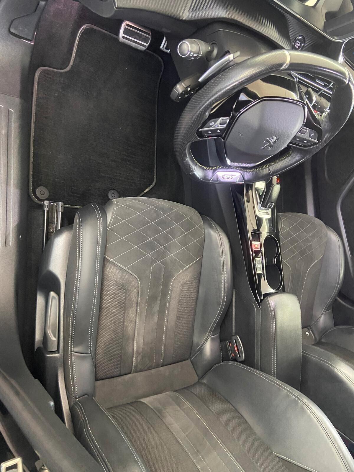 Peugeot 2008 BlueHDi 130 S&S EAT8 GT