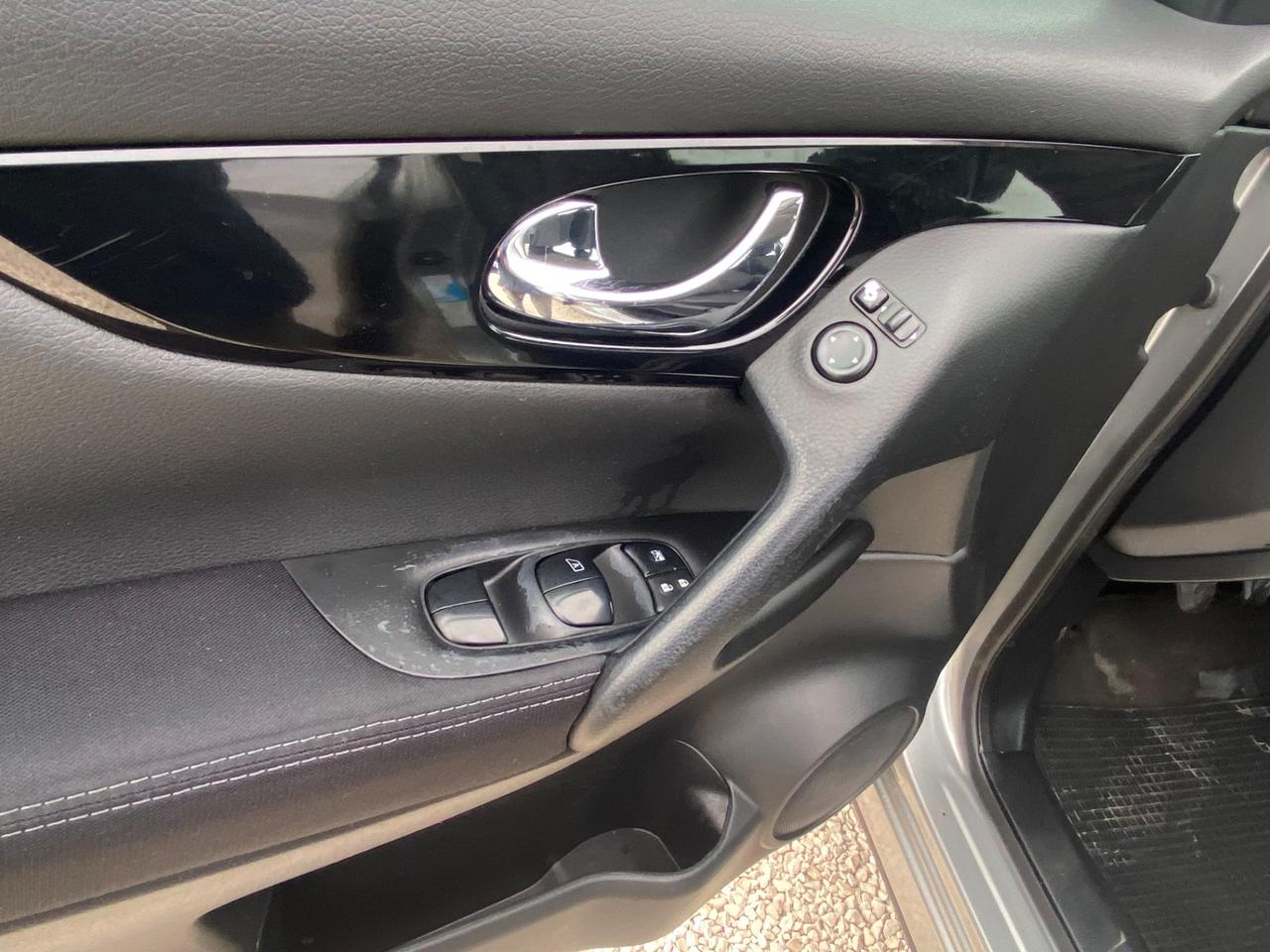Nissan Qashqai 1.5 dCi Tekna GANCIO TRAINO,TELECAMERE 360*,NEOPATENTATI UNICO PROPIETARIO