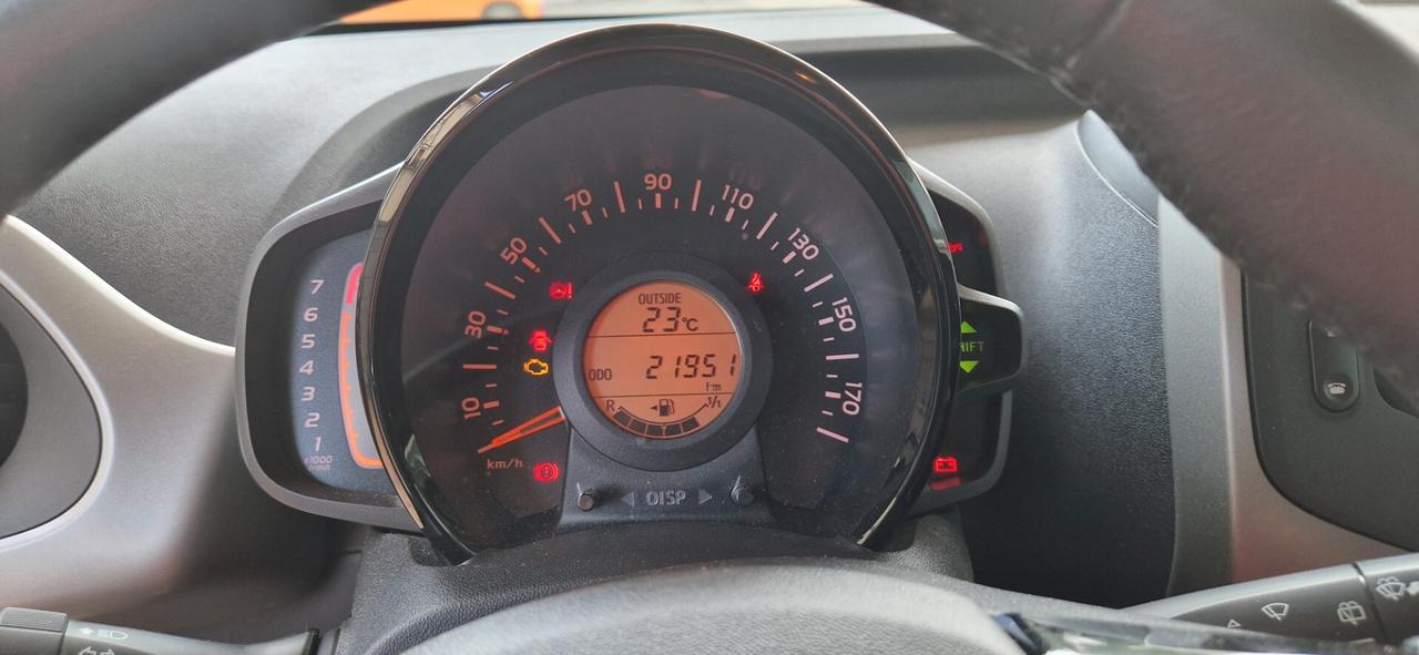 Toyota Aygo 1.0 VVT-i 69 CV 5 porte 21.950 km.