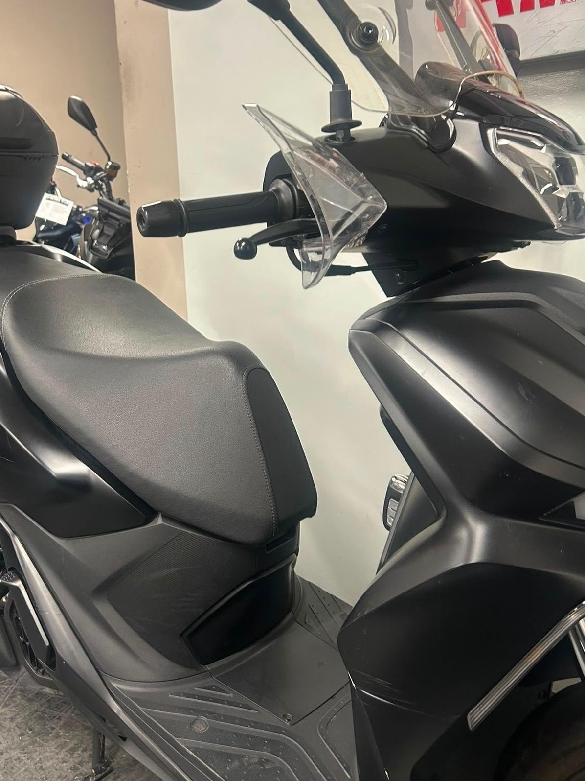 Voge SR 16 / 200