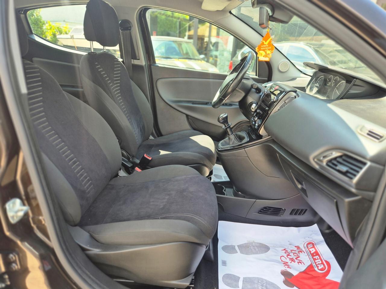 Lancia Ypsilon 1.2 69 CV / BENZ/ 5P /OK NEOPATENTATI
