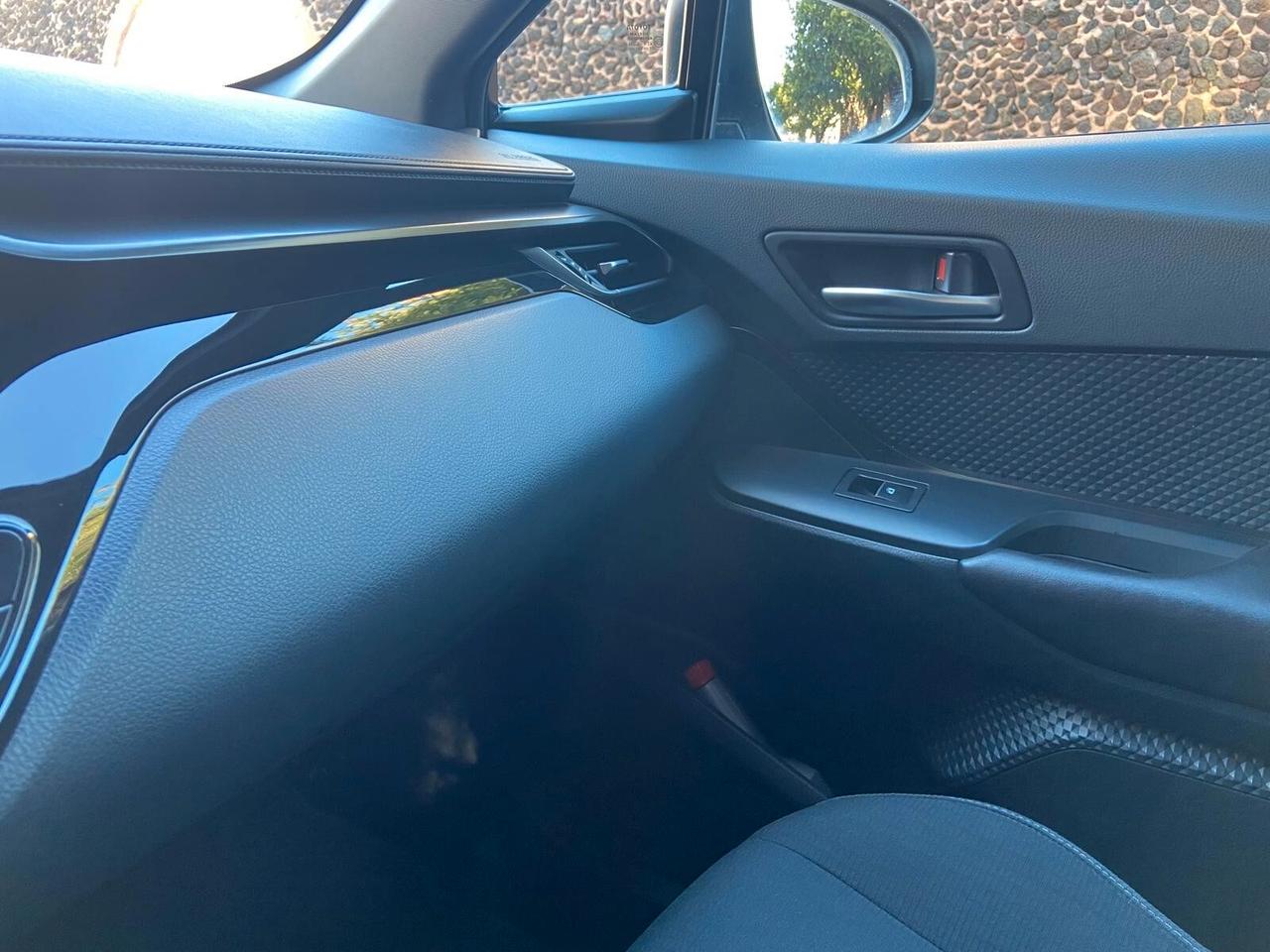 Toyota C-HR 1.8 Hybrid E-CVT Active