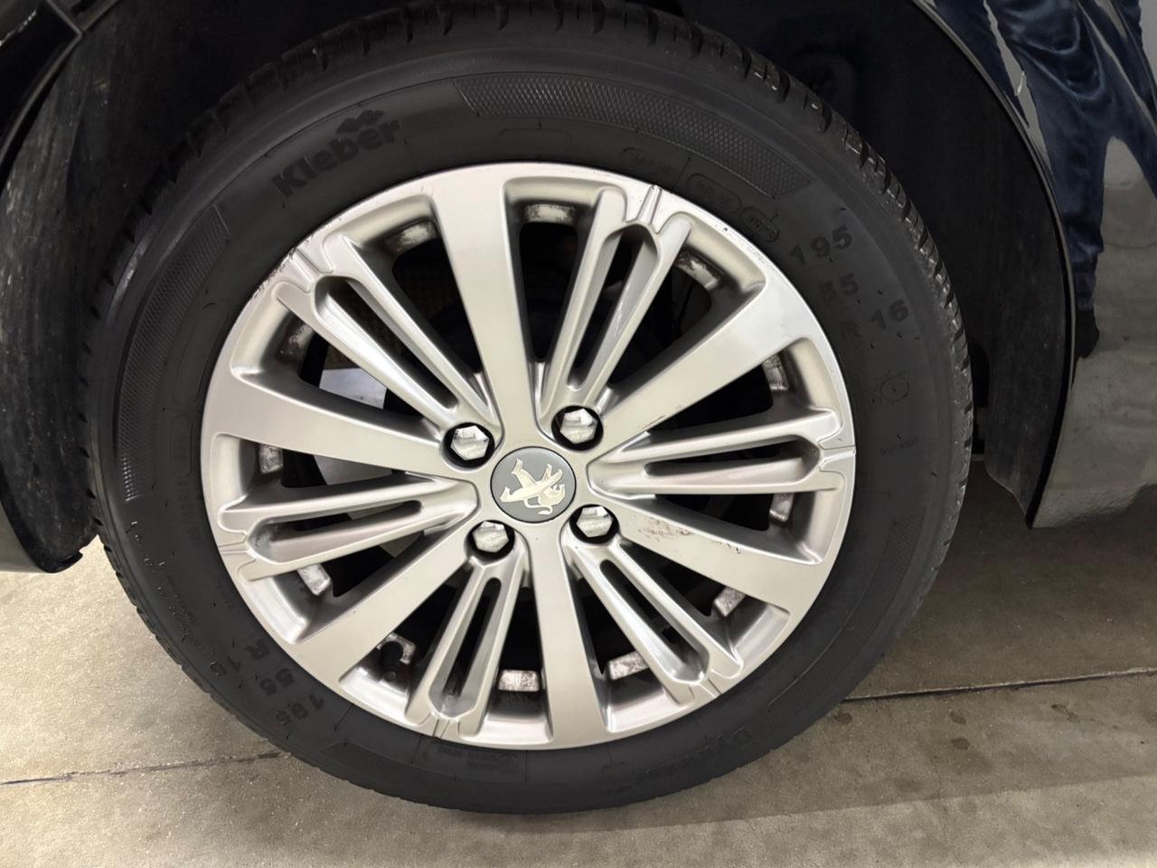 Peugeot 208 1.2 BENZINA Active OK NEOPATENTATI