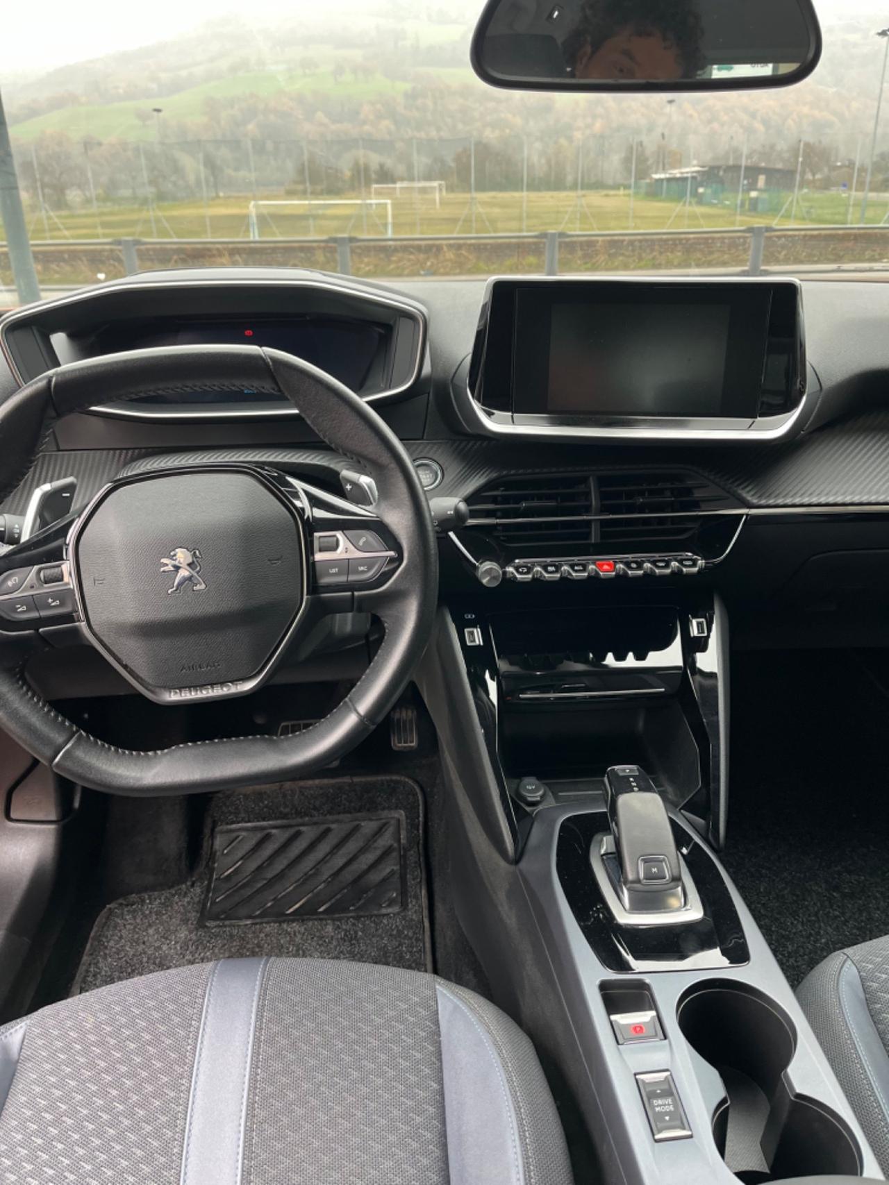 Peugeot 2008 PureTech 130 S&S EAT8 Allure