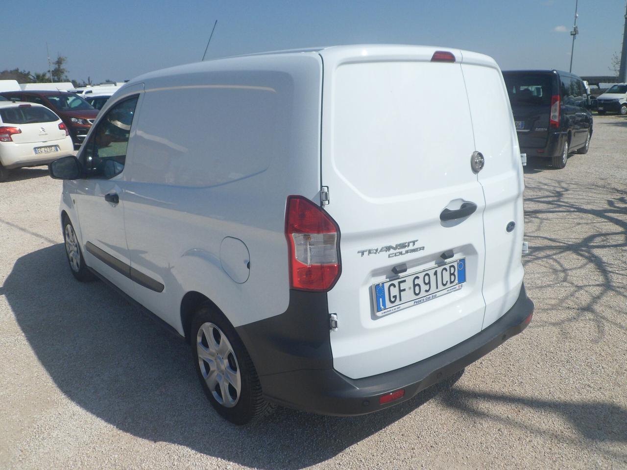 Ford Transit Courier furgone attrezzato