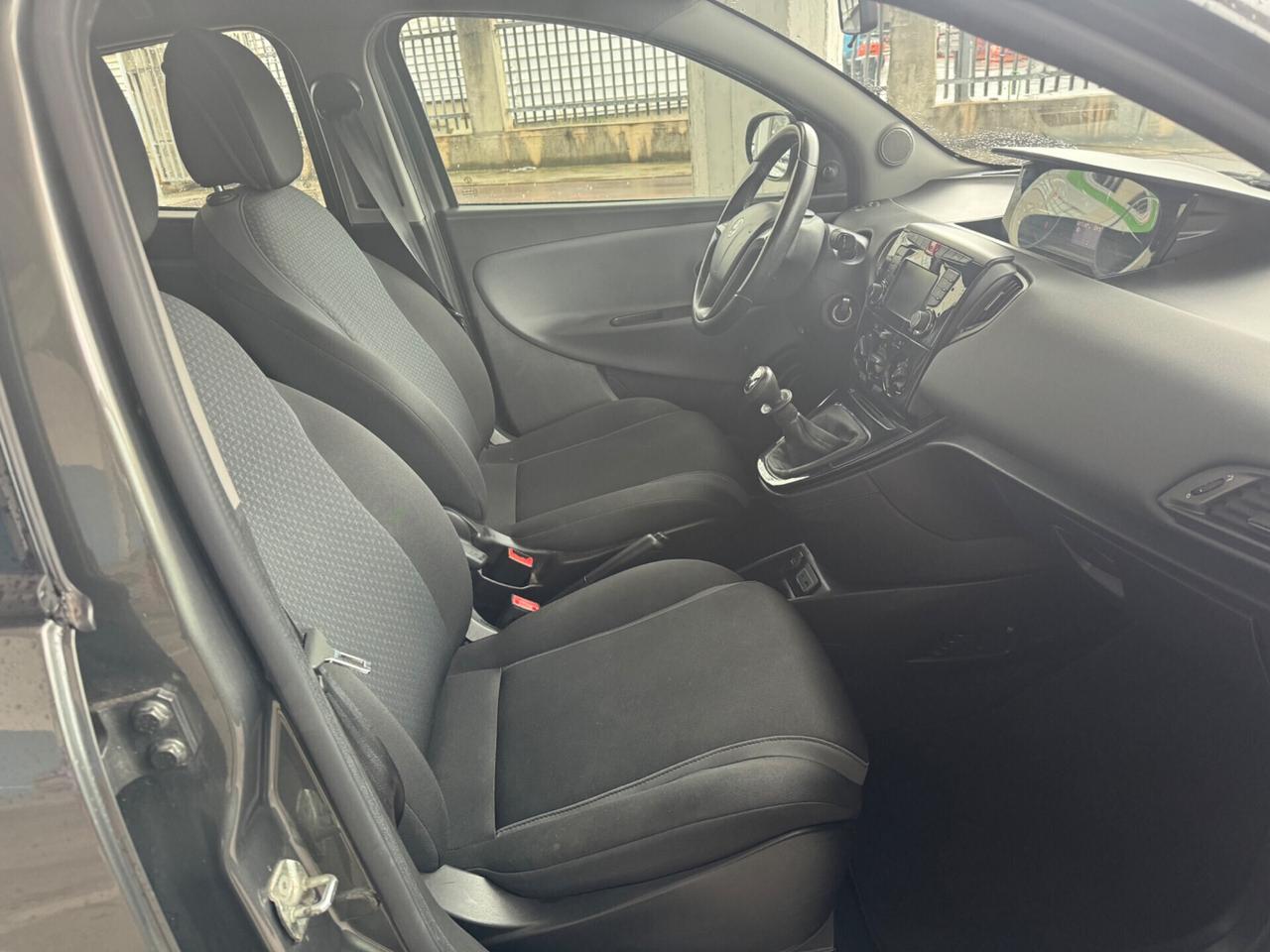 Lancia Ypsilon 1.2 69 CV 5 porte Platinum 2015