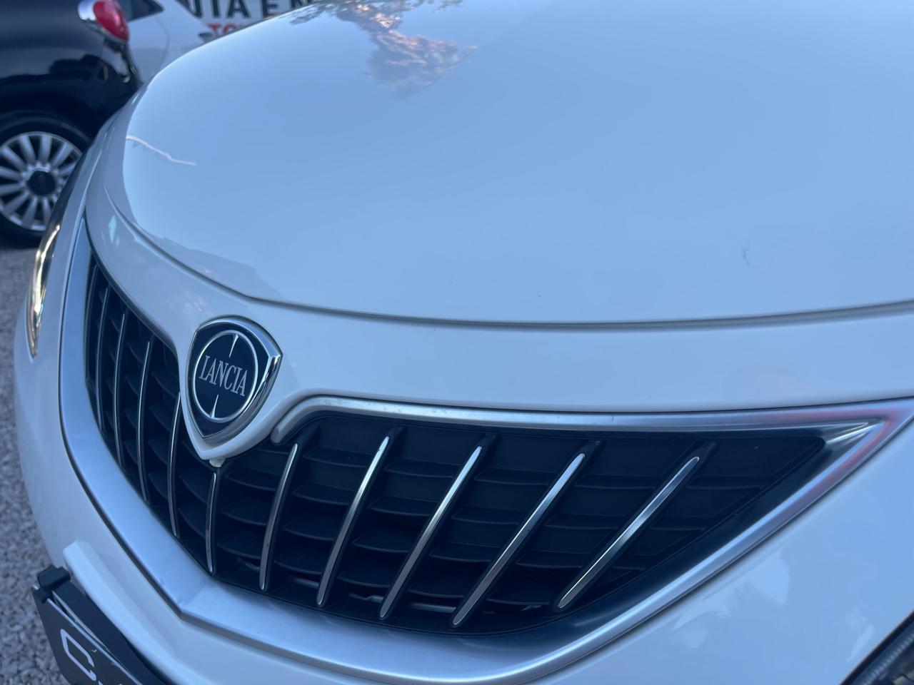 Lancia Ypsilon Gold Hybrid 1.0 FireFly 70cv