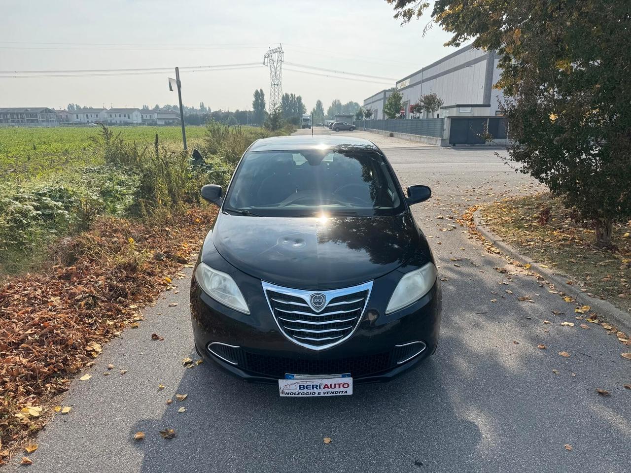 Lancia Ypsilon grandinata