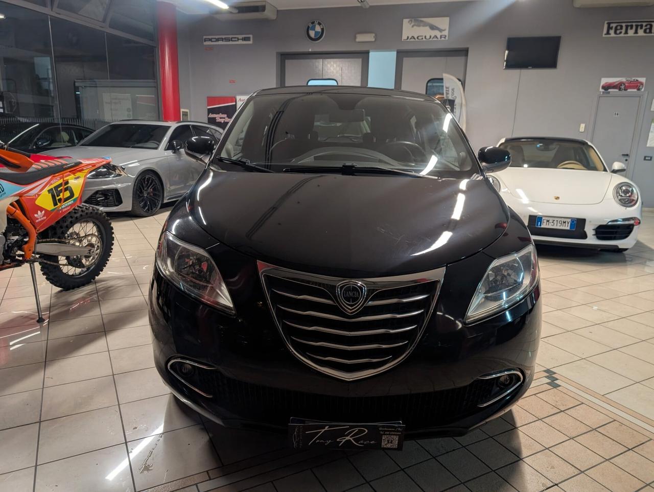 Lancia Ypsilon 0.9 TwinAir 85 CV 5 porte Metano