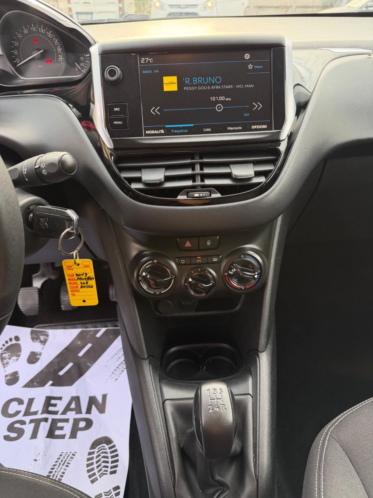 Peugeot 208 PureTech 82 5 porte Allure