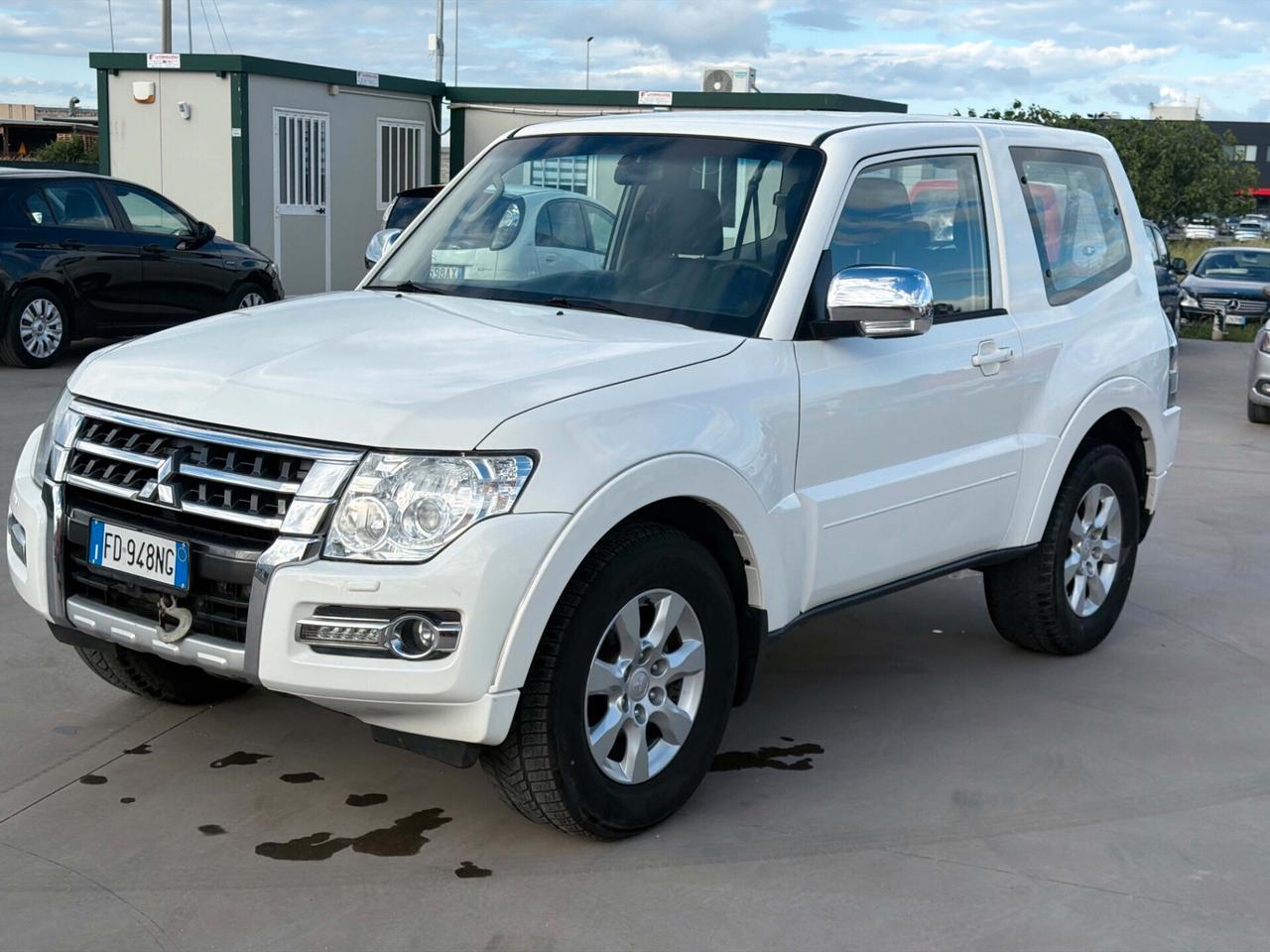 Mitsubishi Pajero 3.2 DI-D 16V aut. 3p. Intense DPF IVA ESPOSTA