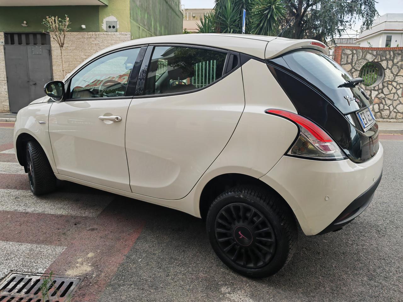 LANCIA YPSILON 0.9 ECOCHIC GOLD CV84 KW62