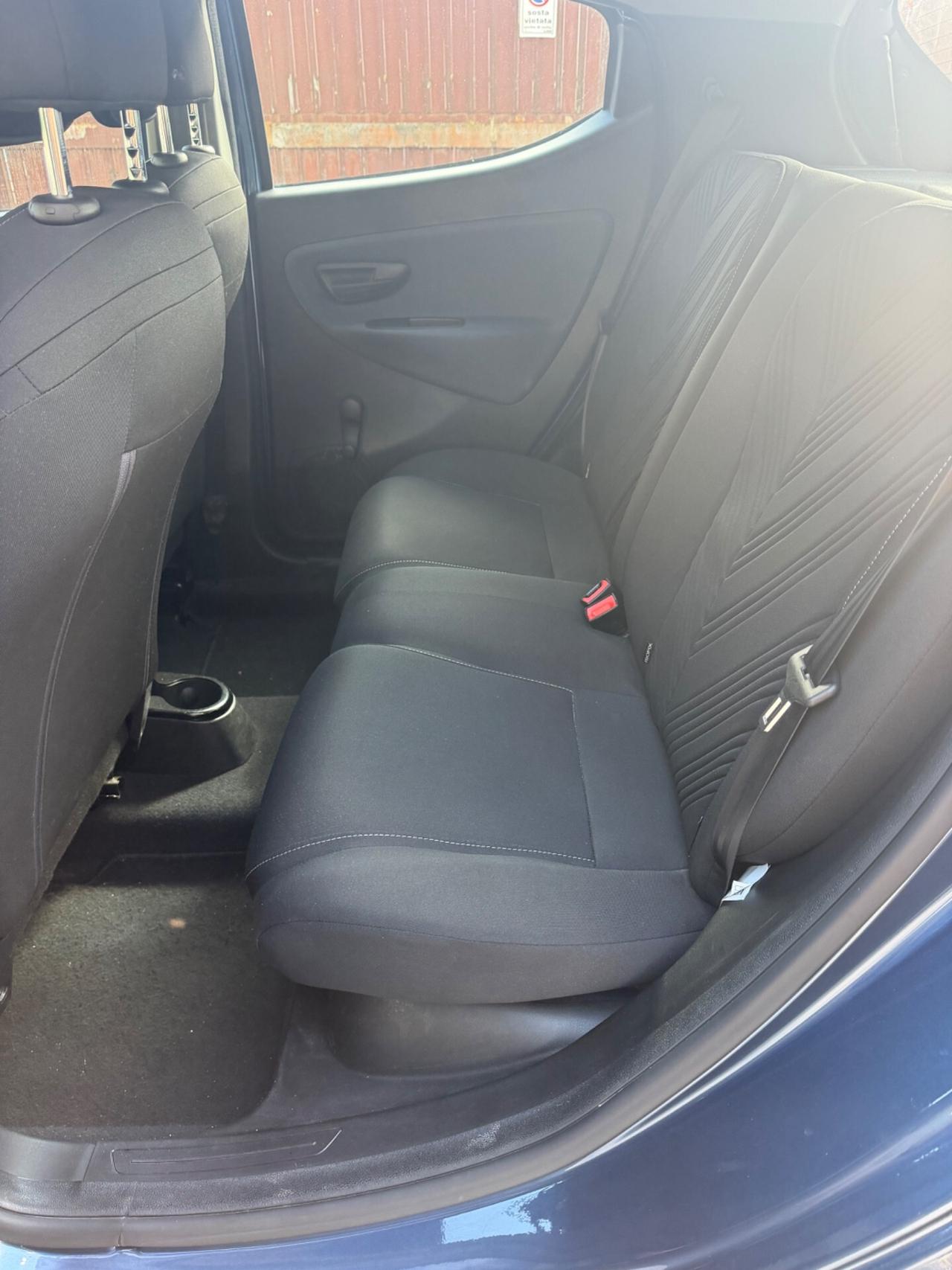 Lancia Ypsilon 1.0 FireFly 5 porte S&S Hybrid Alberta Ferretti