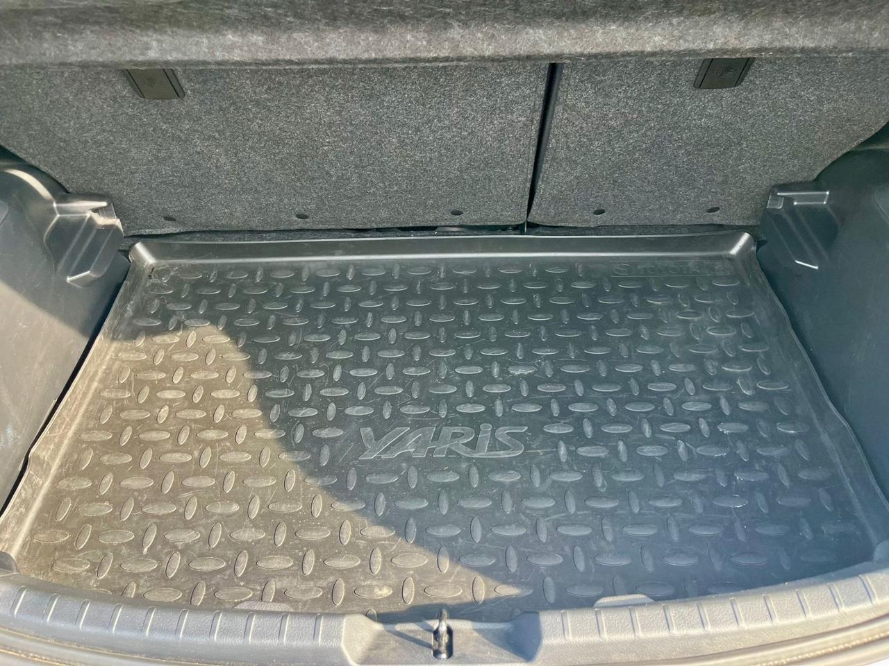 Toyota Yaris 1.5h 2015 61.000km pari al nuovo