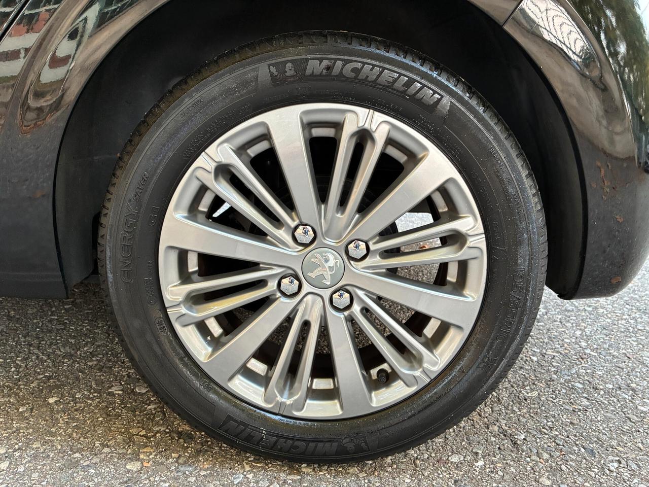 PEUGEOT 208 SOLO 29.813KM