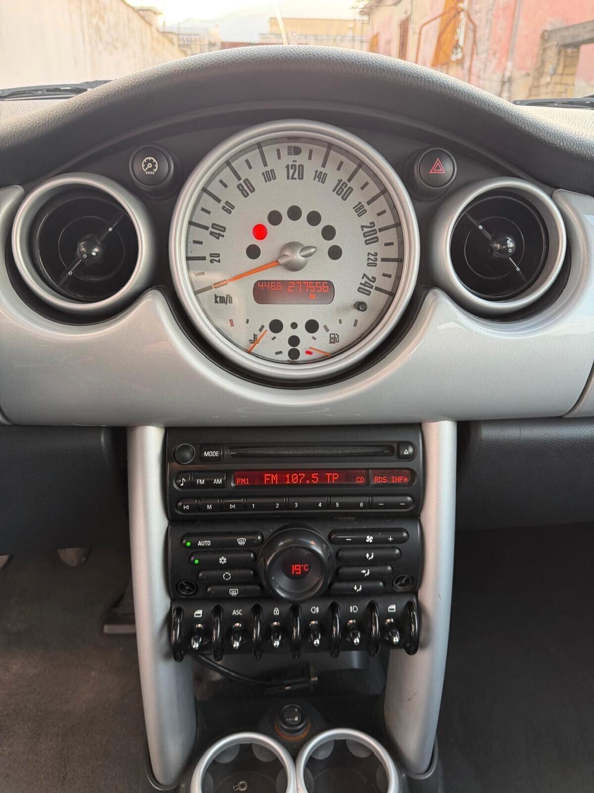 Mini 1.4 tdi One D de luxe-07/2004