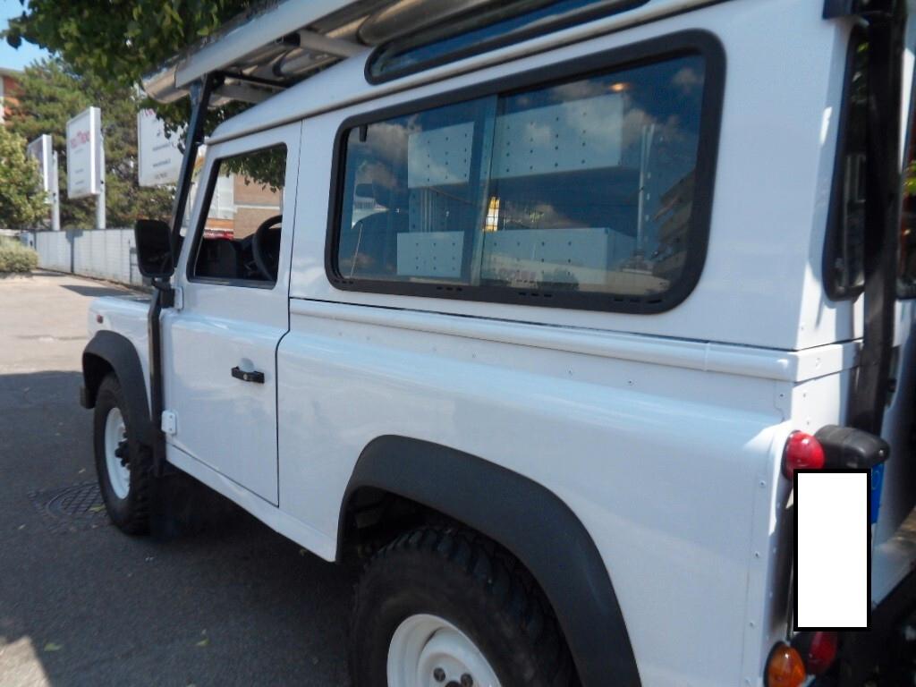 Land Rover Defender 90 2.2 TD4 Station Wagon N1