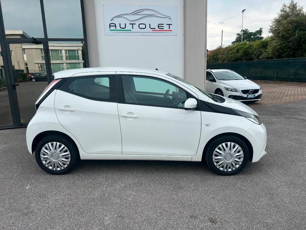 Toyota Aygo 1.0 x-clusiv 5p