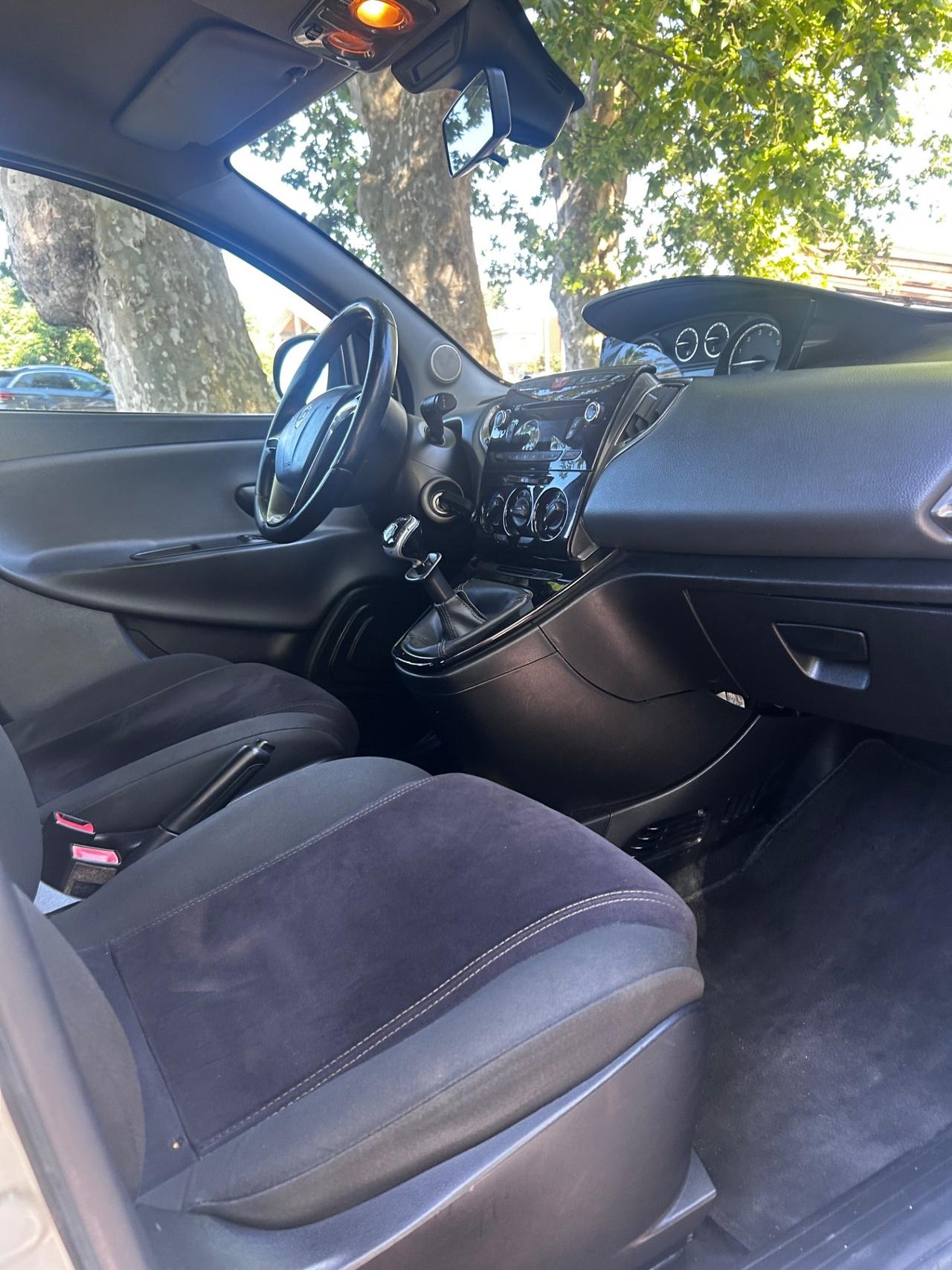 Lancia Ypsilon 1.2 69 CV 5 porte S&S Silver
