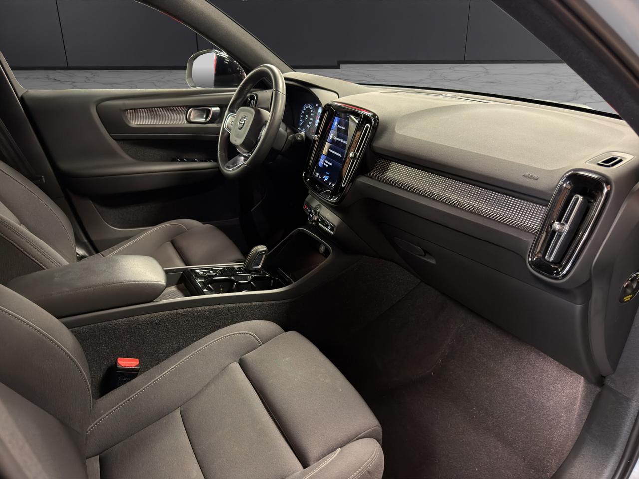 Volvo XC40 1.5 t4 phev R-design auto my21 - 24 MESI GARANZIA
