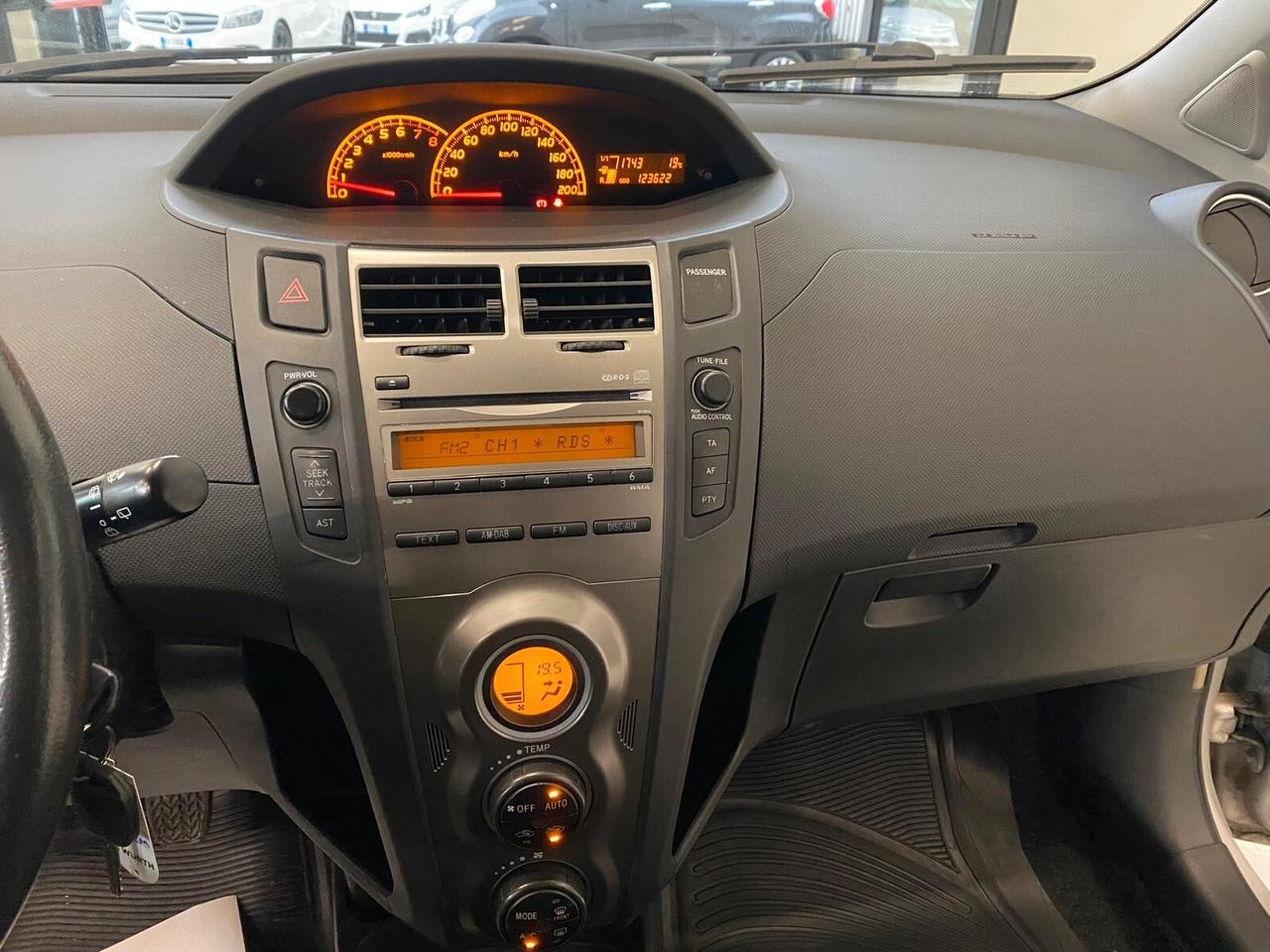 Toyota Yaris 1.0 5 porte Sol