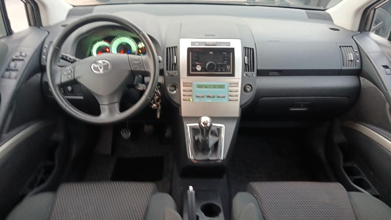 Toyota Corolla Verso 2.2 16V D-4D D-Cat