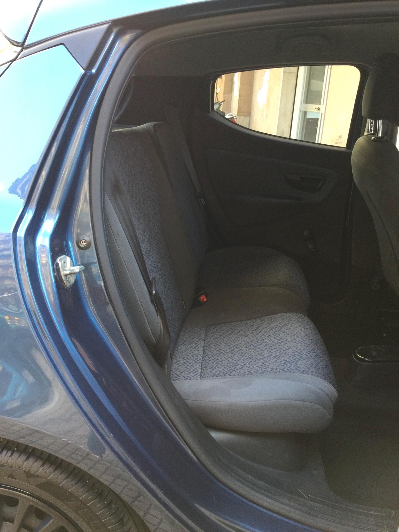 Lancia Ypsilon 1.0 FireFly 5 porte S&S Hybrid Ecochic Silver