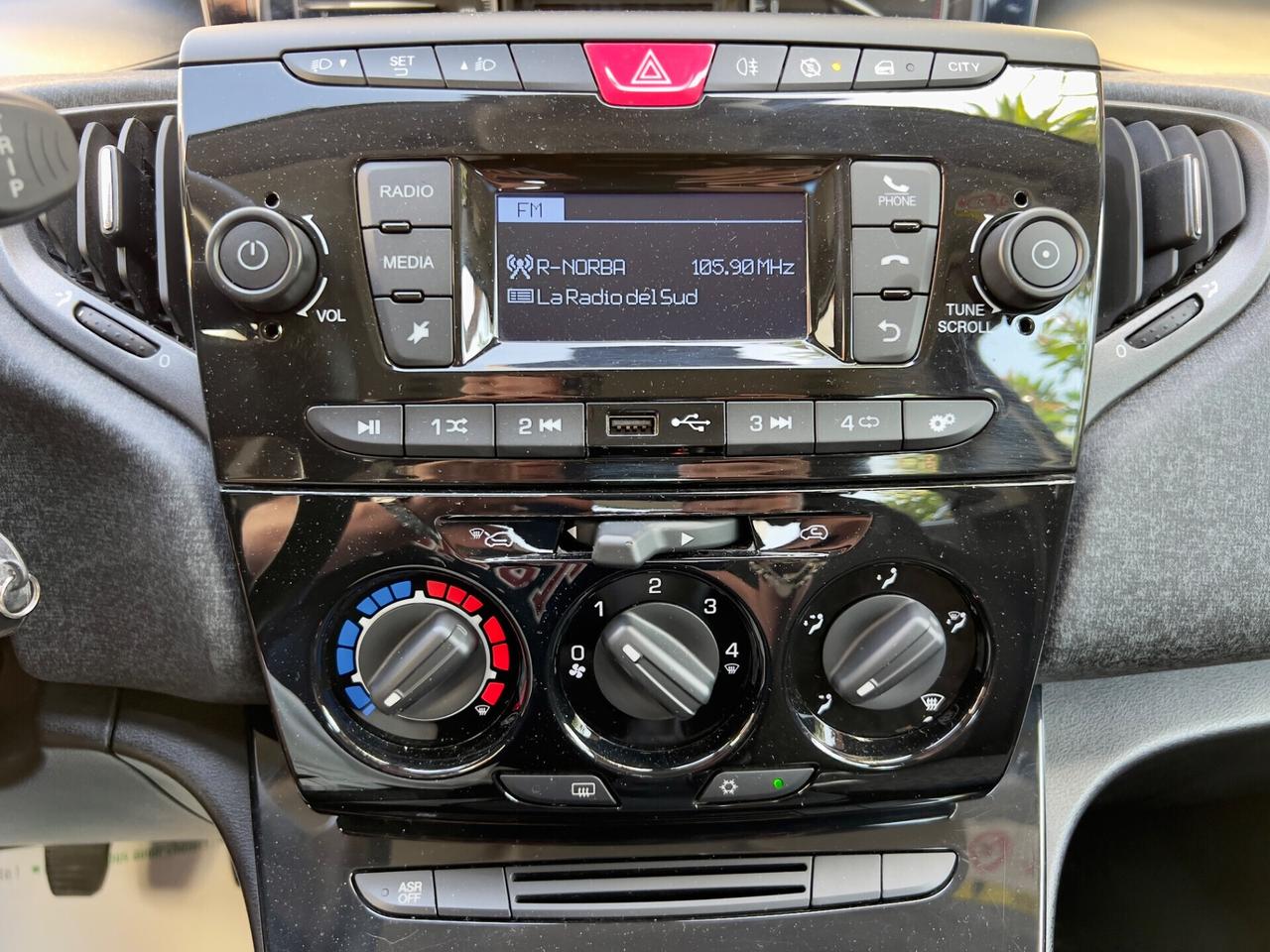 Lancia Ypsilon 1.0 FireFly 5 porte S&S Hybrid Ecochic Silver