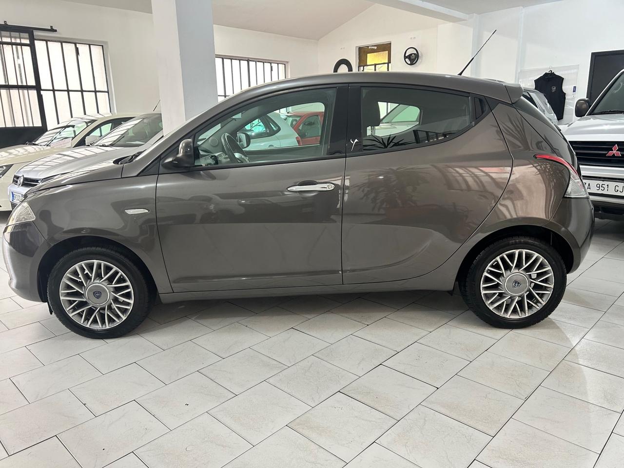 Lancia Ypsilon 1.2 69 CV 5 porte S&S Platinum