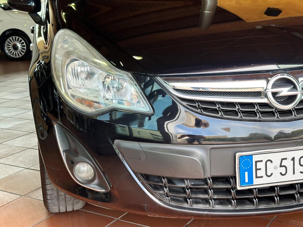 Opel Corsa 1.2 5 porte Cosmo cambio automatico