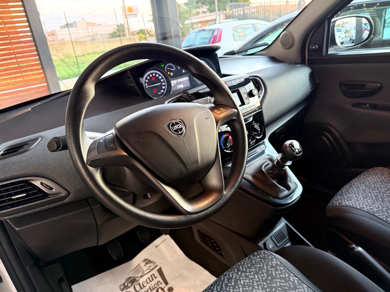 Lancia Ypsilon 1.0 FireFly 5 porte S&S Hybrid Ecochic A. Ferretti