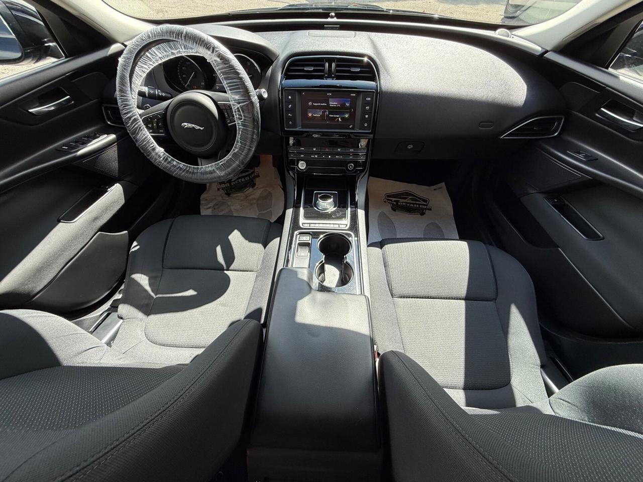 Jaguar XE 2.0 D Turbo aut. Pure