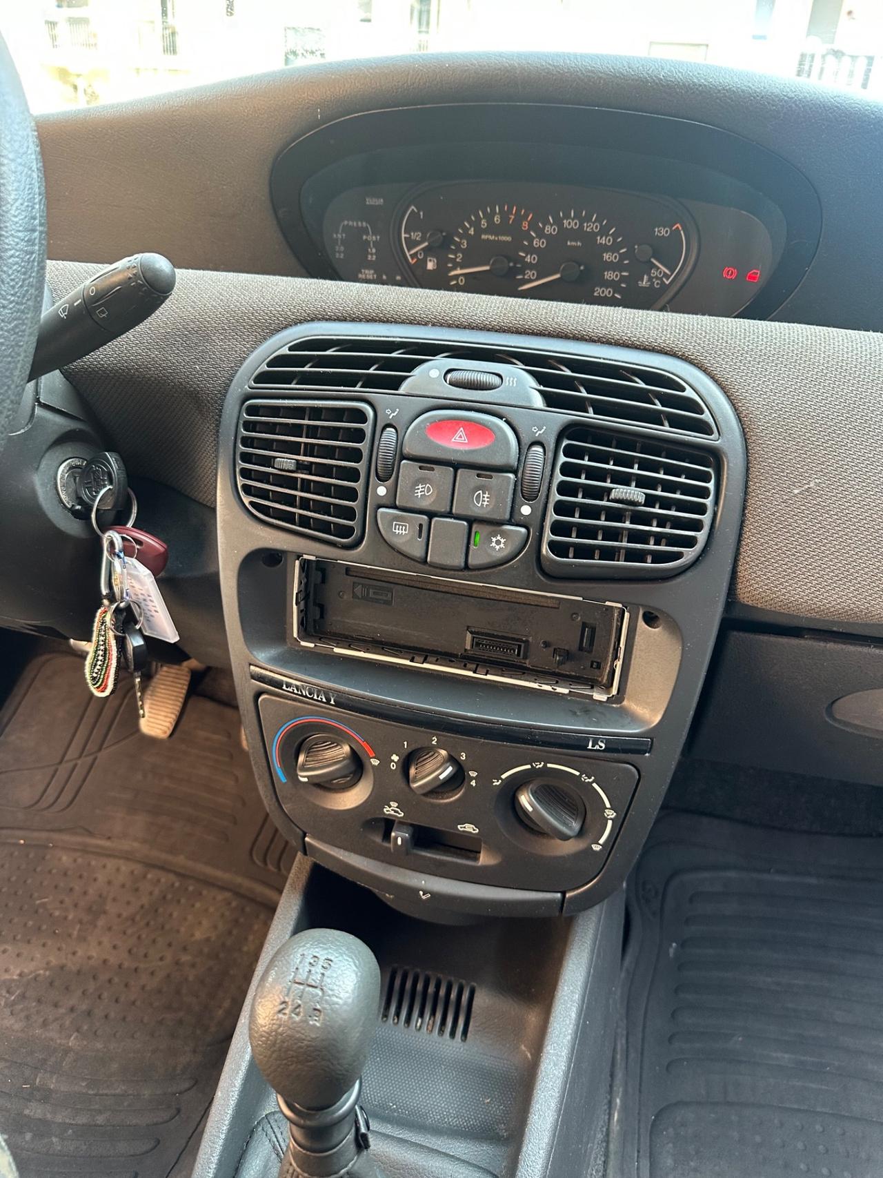 Lancia Y 1.2i 16V cat LS